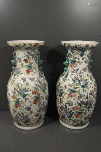 Paire de vases en porcelaine de Chine (Ht 46cm)
