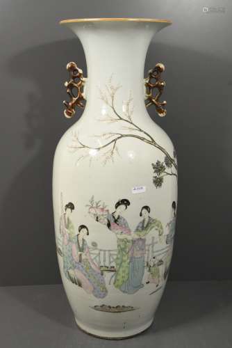 Vase en porcelaine de Chine (Ht 58cm)