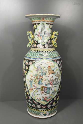Vase en porcelaine de Chine (Ht 61cm)