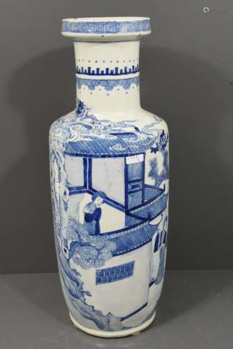 Vase en porcelaine de Chine 19ème (Ht 47cm, un éclat au col)