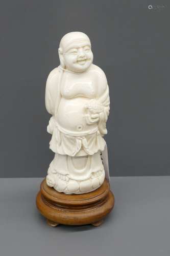 Bouddha en ivoire (Ht.13cm)