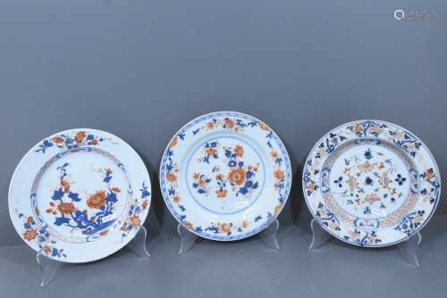 Lot de 3 assiettes en porcelaine de Chine époque Xangxi (une fêlée)