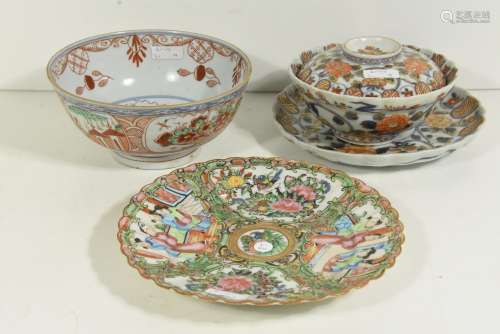 Deux bols et une assiettes en porcelaine de Chine et Japon 18/19ème