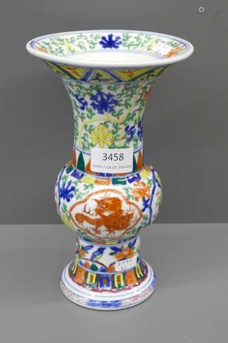 Vase en porcelaine de Chine (Ht 23 cm)