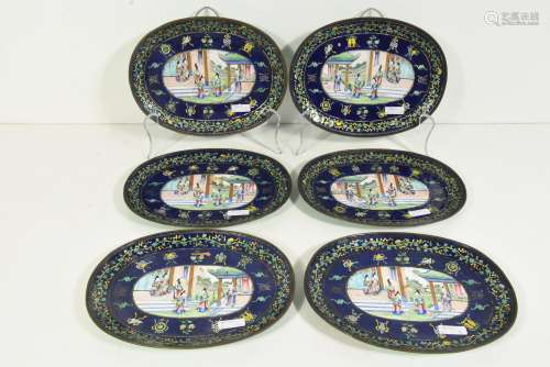 Série de 6 plats en émaux de Canton peints, 19ème (Lg.21cm)