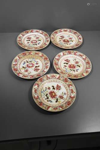 Lot de 5 assiettes en porcelaine de Chine, famille rose (accidents)