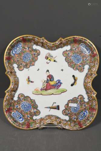 Plat en porcelaine de Chine (Long 30cm)