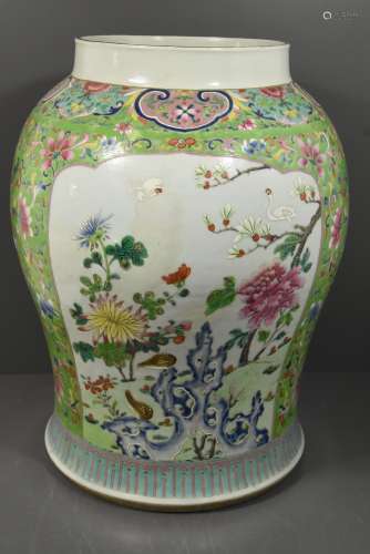 Vase en porcelaine de Chine (H:51cm, restauré)
