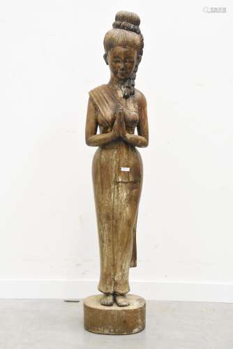 Statue asiatique en bois sculpté