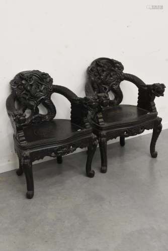 Paire de fauteuils chinois 19ème (122cm)