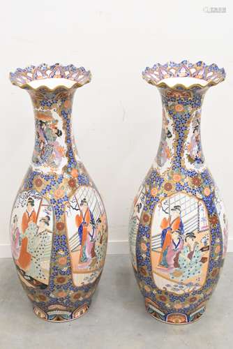 Paire de vases, Japon début 20ème (Ht 92cm)