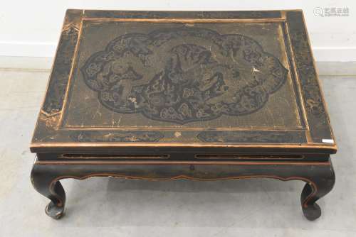 Table de salon chinoise avec décor de dragon (67x85x36cm)