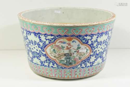 Cache-pot en porcelaine de Chine (Ht 21cm, Ø 36cm, cassure à la base)