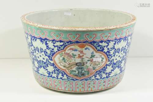 Cache-pot en porcelaine de Chine (Ht 21cm, Ø 36cm, cassure à la base)