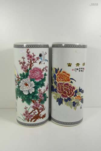 2 porte-parapluies en porcelaine de Chine (Ht.47cm, diam.20cm)