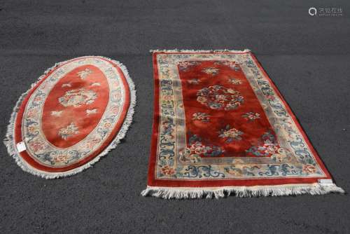 Deux tapis chinois (210 x 120cm et 190 x 95cm)