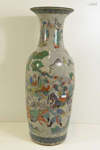 Vase en porcelaine de Chine (Ht.60cm, col cassé)