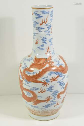 Vase en porcelaine de Chine (ht 49cm)