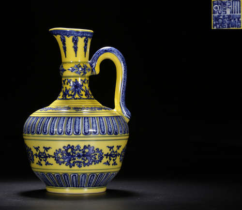 A BLUE&YELLOW GLAZE POT WITH FLOWER PATTERN