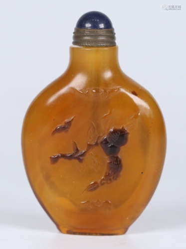 A GLASS SNUFF BOTTLE CARVED WITH AUSPICIOUS AND LONGEVOUS PATTERN