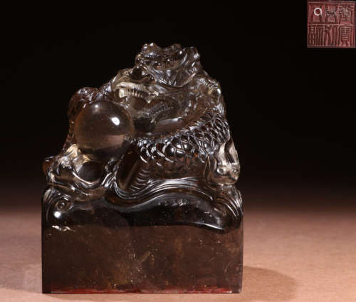 A CRYSTAL SEAL CARVED WITH DRAGON PATTERN