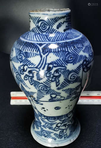 A BLUE&WHITE GLAZE VASE WITH FIGURE PATTERN