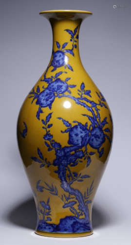 A BLUE&YELLOW GLAZE VASE PAINTED WITH PEACH