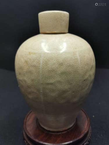 A DING YAO WHITE GLAZE MEIPING VASE