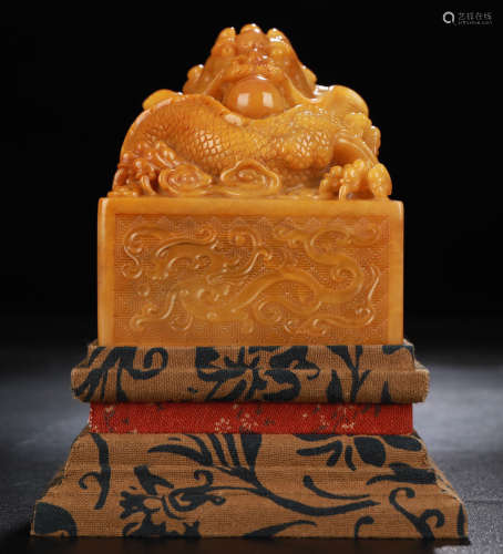 A TIANHUANG STONE SEAL CARVED WITH DRAGON