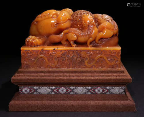 A TIANHUANG STONE SEAL CARVED WITH AUSPICIOUS BEAST