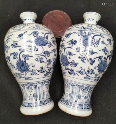 PAIR OF BLUE&WHITE GLAZE VASE WITH FLOWER PATTERN