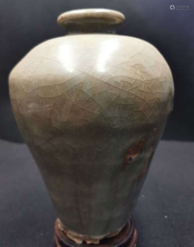 A GUAN YAO WHITE GLAZE MEIPING VASE