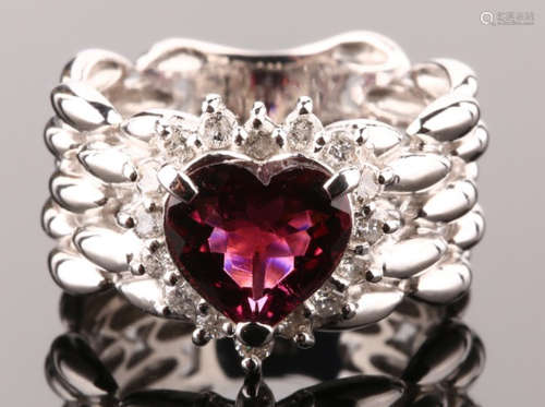 A RUBY AND DIAMOND RING WITH 18K GOLD