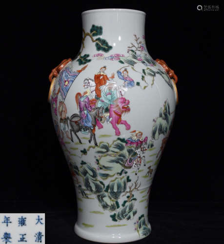 A FAMILLE ROSE GLAZE VASE PAINTED WITH BEAST