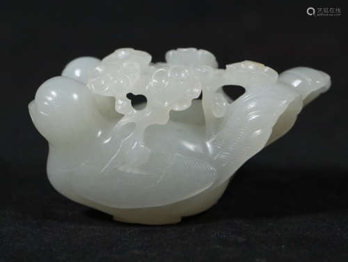 A HETIAN WHITE JADE PENDANT SHAPED WITH BIRD