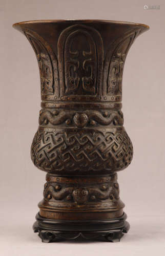 A CHENXIANG WOOD VASE CARVED WITH DRAGON PATTERN