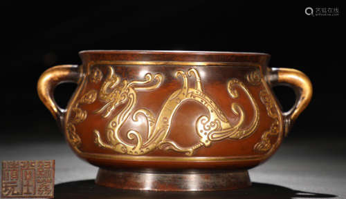 A GILT BRONZE CENSER CARVED WITH DRAGON PATTERN