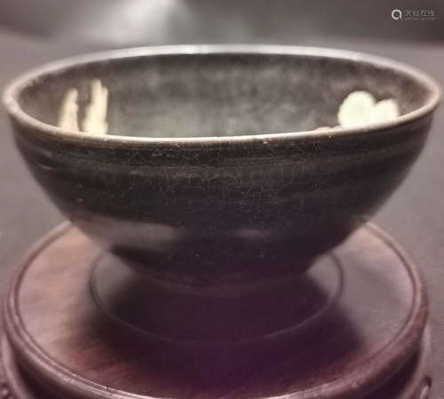 A JIZHOU YAO BLACK GLAZE BOWL WITH BIRD PATTERN