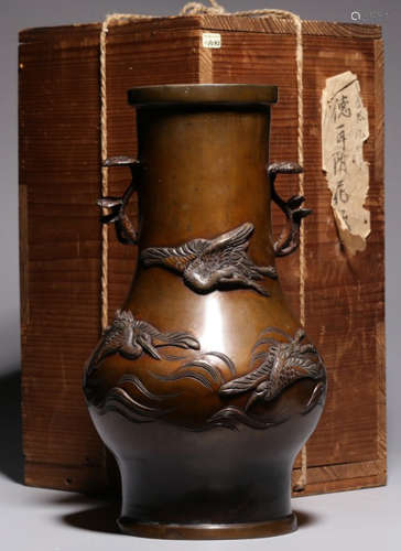 A COPPER VASE CARVED WITH CRANE&FLOWER