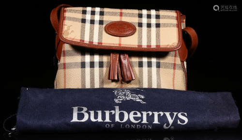 A BURBERRY LEATHER SMALL SHOULDER BAG