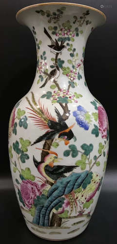 A FAMILLE ROSE GLAZE VASE WITH BIRD PATTERN