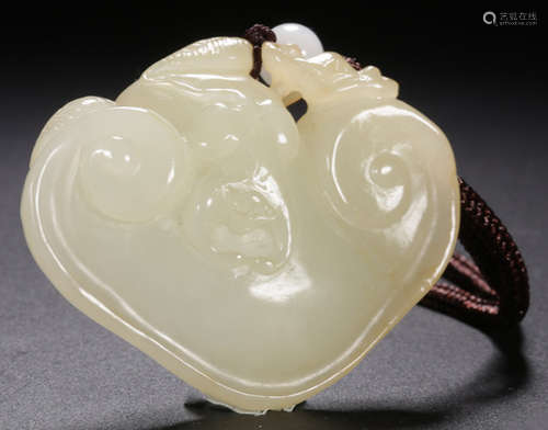 A XINJIANG HETIAN JADE CARVED RUYI SHAPE PENDANT