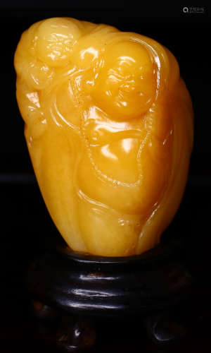 A TIANHUANG STONE CARVED BUDDHA PATTERN PENDANT