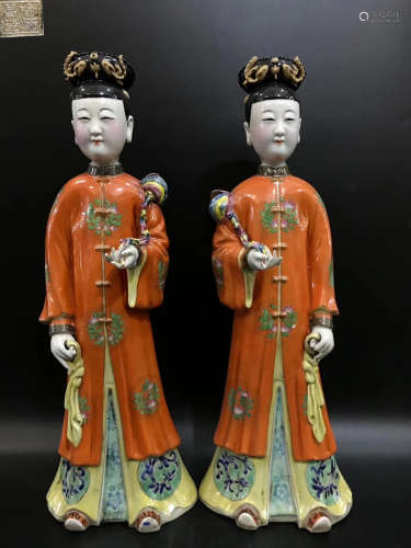 PAIR OF FAMILLE ROSE GLAZE FIGURE SHAPED STATUE