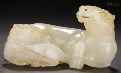 A XINJIANG HETIAN JADE CARVED HORSE SHAPE PENDANT