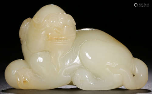 A XINJIANG HETIAN JADE CARVED BEAST SHAPE PENDANT