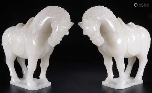 PAIR OF HETIAN JADE HORSE SHAPED ORNAMENT