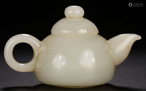 A XINJIANG HETIAN JADE CARVED TEA POT