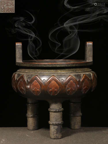 A COPPER CAST PETAL PATTERN CENSER