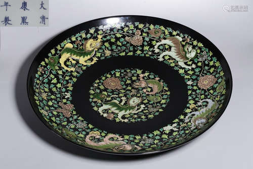 A BLACK FIVE COLOR GLAZE LION PATTERN PLATE